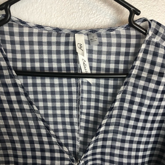 SoLD New Women’s NY Collection medium blouse - Picture 3 of 6